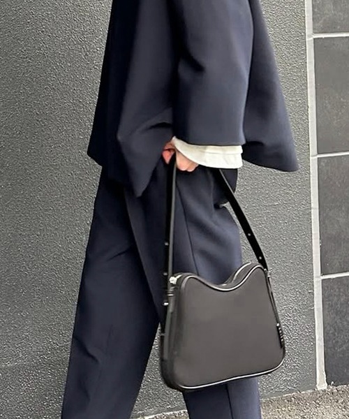 EDITA.（エディータ）の「ネオプレン カーブライン ハンドバッグ　おしゃれ / 個性的（ハンドバッグ・レディース・サックスブルー/ブラック・FREE）」の7枚目の写真