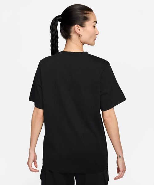 NIKE(ナイキ)の「ナイキ スポーツウェア ウィメンズ Tシャツ / Nike Sportswear Women's T-Shirt FD4150-010 Black(Tシャツ/カットソー・レディース・ブラック・XS/M/S/L/XL)」の10枚目の写真
