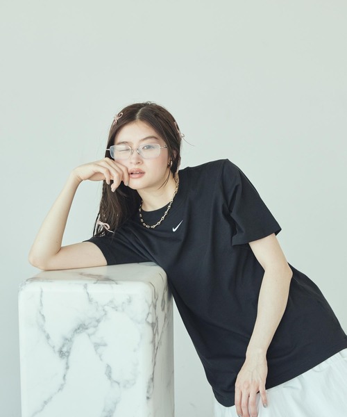 NIKE(ナイキ)の「ナイキ スポーツウェア ウィメンズ Tシャツ / Nike Sportswear Women's T-Shirt FD4150-010 Black(Tシャツ/カットソー・レディース・ブラック・XS/M/S/L/XL)」の3枚目の写真