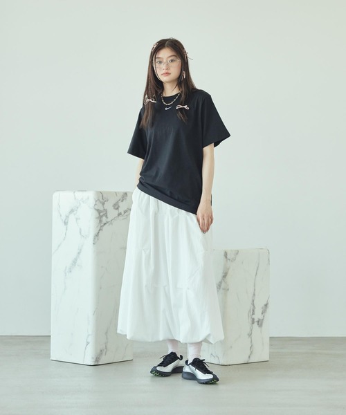 NIKE(ナイキ)の「ナイキ スポーツウェア ウィメンズ Tシャツ / Nike Sportswear Women's T-Shirt FD4150-010 Black(Tシャツ/カットソー・レディース・ブラック・XS/M/S/L/XL)」の5枚目の写真