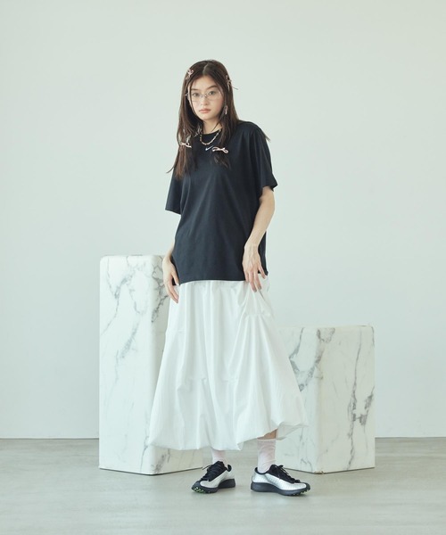 NIKE(ナイキ)の「ナイキ スポーツウェア ウィメンズ Tシャツ / Nike Sportswear Women's T-Shirt FD4150-010 Black(Tシャツ/カットソー・レディース・ブラック・XS/M/S/L/XL)」の6枚目の写真