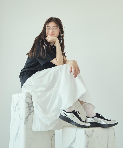 NIKE(ナイキ)の「ナイキ スポーツウェア ウィメンズ Tシャツ / Nike Sportswear Women's T-Shirt FD4150-010 Black(Tシャツ/カットソー・レディース・ブラック・XS/M/S/L/XL)」の9枚目の写真