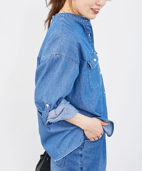 le.coeur blanc（ルクールブラン）の「《軽い素材》スタンドネックパールボタンシャツ（シャツ/ブラウス・レディース・ブルー/サックスブルー・38）」の5枚目の写真