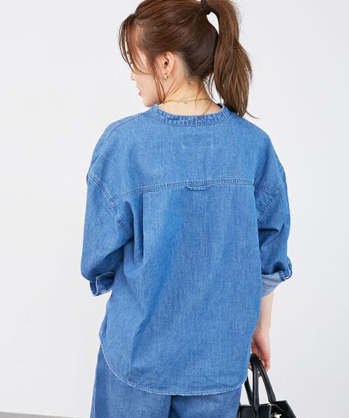 le.coeur blanc（ルクールブラン）の「《軽い素材》スタンドネックパールボタンシャツ（シャツ/ブラウス・レディース・ブルー/サックスブルー・38）」の6枚目の写真