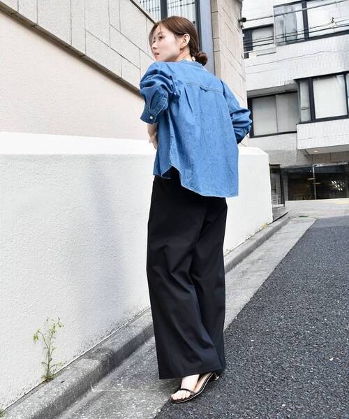 le.coeur blanc（ルクールブラン）の「《軽い素材》スタンドネックパールボタンシャツ（シャツ/ブラウス・レディース・ブルー/サックスブルー・38）」の18枚目の写真