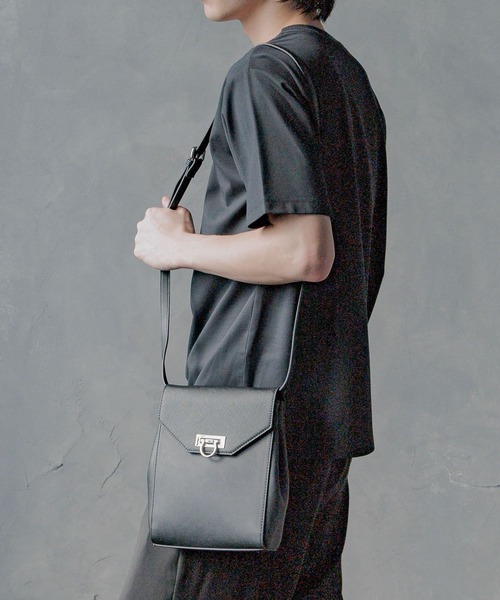 HARE(ハレ)の「フラップショルダーバッグ(HARE)(ショルダーバッグ・メンズ・ブラック/グレー系その他・FREE)」の3枚目の写真