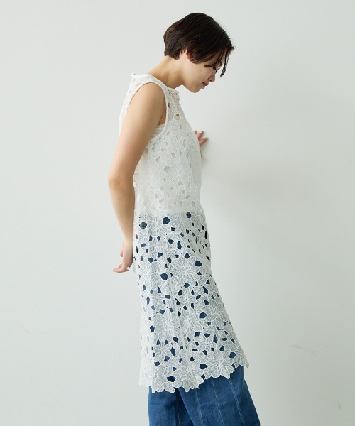 Clum(クルム)の「Flower design sheer sleeveless dress / フラワーデザインシアーノースリーブワンピース(ワンピース・レディース・ホワイト・FREE)」の15枚目の写真
