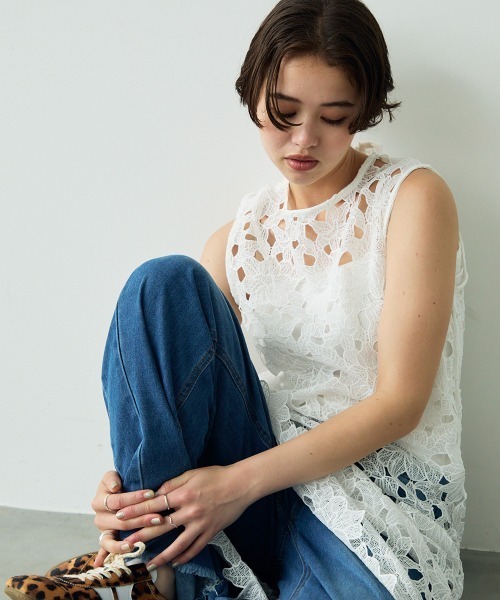 Clum(クルム)の「Flower design sheer sleeveless dress / フラワーデザインシアーノースリーブワンピース(ワンピース・レディース・ホワイト・FREE)」の13枚目の写真