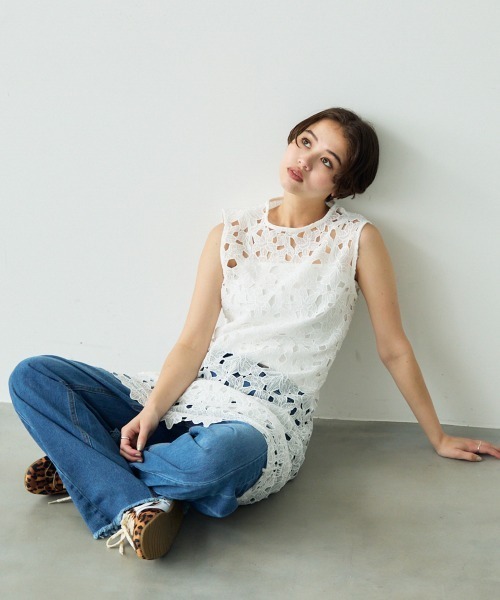Clum(クルム)の「Flower design sheer sleeveless dress / フラワーデザインシアーノースリーブワンピース(ワンピース・レディース・ホワイト・FREE)」の10枚目の写真