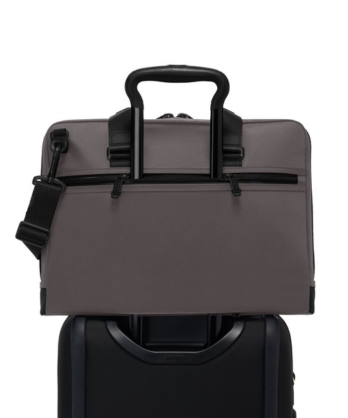 TUMI(トゥミ)の「ALPHA BRAVO 「アカデミー」ブリーフ(A4/PC15インチまで対応)(ビジネスバッグ・メンズ・チャコールグレー・FREE)」の6枚目の写真