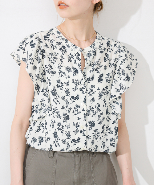 SLOBE IENA（スローブイエナ）の「《WEB限定/追加》フレンチフリルスリーブフラワーブラウス（シャツ/ブラウス・レディース・ブラック系その他/ネイビー・FREE）」の7枚目の写真