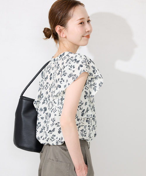 SLOBE IENA（スローブイエナ）の「《WEB限定/追加》フレンチフリルスリーブフラワーブラウス（シャツ/ブラウス・レディース・ブラック系その他/ネイビー・FREE）」の8枚目の写真