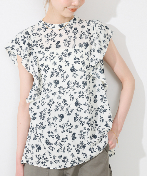 SLOBE IENA（スローブイエナ）の「《WEB限定/追加》フレンチフリルスリーブフラワーブラウス（シャツ/ブラウス・レディース・ブラック系その他/ネイビー・FREE）」の12枚目の写真