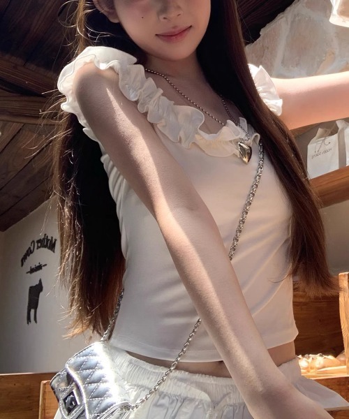 VIVID LADY(ビビッドレディー)の「フリル キャミソール オフショルダー2way(Tシャツ/カットソー・レディース・ホワイト/グレー/イエロー/パープル/ネイビー/レッド・FREE)」の21枚目の写真