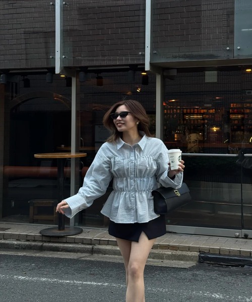 RANCLIC(ランクリック)の「シャーリングワイドスリーブシャツ(シャツ/ブラウス・レディース・ブルー/ホワイト×ブルー/ブラウン・FREE)」の2枚目の写真