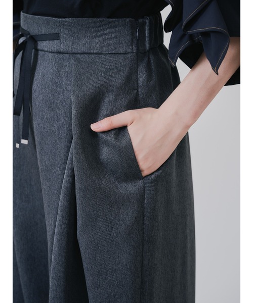 DOLLUPOOPS（ドールアップウップス）の「フロントリボンワイドタックパンツ（スラックス・レディース・チャコールグレー/グレー/ネイビー・38）」の16枚目の写真