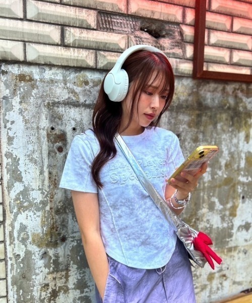ipugo(イプゴ)の「ipugo/イプゴ エンボスロゴ トップス 秋物 秋服 2026年秋冬(Tシャツ/カットソー・レディース・チャコール・FREE)」の6枚目の写真