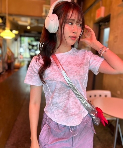 ipugo(イプゴ)の「ipugo/イプゴ エンボスロゴ トップス 秋物 秋服 2026年秋冬(Tシャツ/カットソー・レディース・チャコール・FREE)」の8枚目の写真