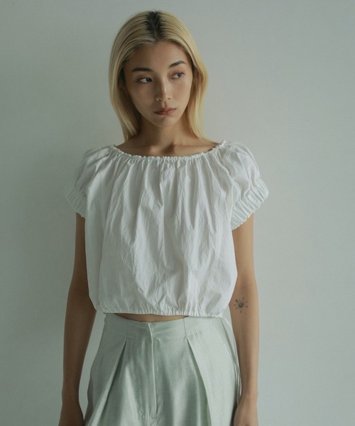 anuke（アンヌーク）の「Gather Offshoulder Tops（Tシャツ/カットソー