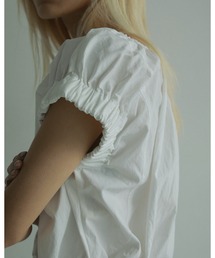 anuke（アンヌーク）の「Gather Offshoulder Tops（Tシャツ/カットソー 