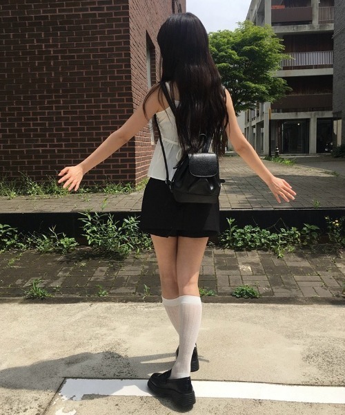 anyonemore(エニワンモア)の「ローライズサイドスリットラップ風ミニスカートパンツ(その他パンツ・レディース・ブラック/チャコール・SMALL/MEDIUM)」の4枚目の写真