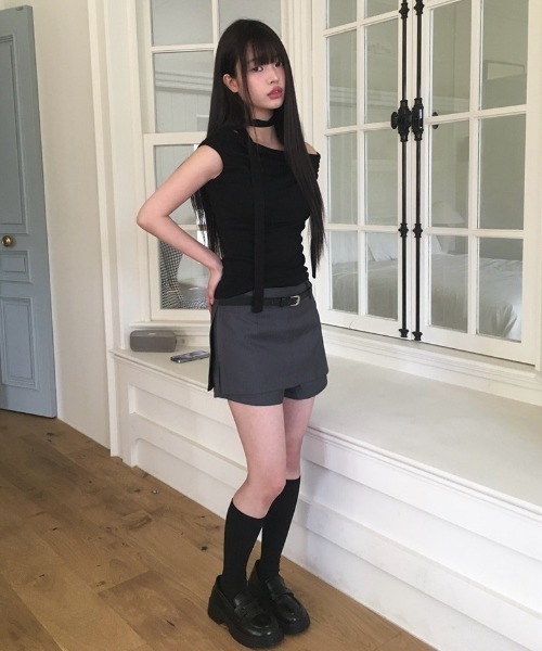 anyonemore(エニワンモア)の「ローライズサイドスリットラップ風ミニスカートパンツ(その他パンツ・レディース・ブラック/チャコール・SMALL/MEDIUM)」の18枚目の写真