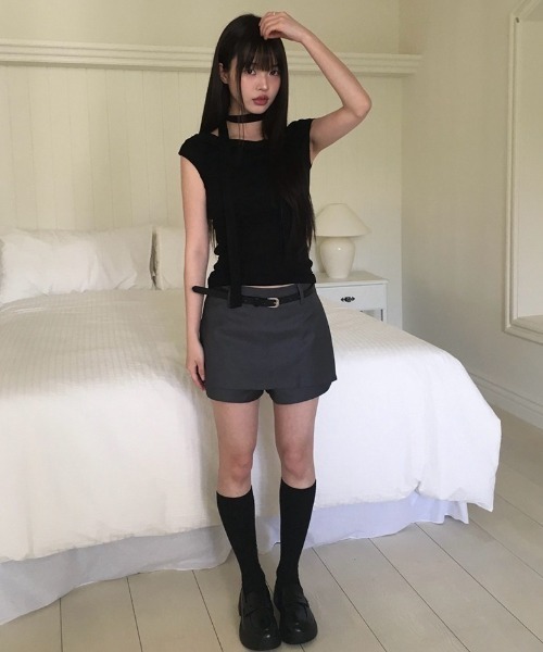 anyonemore(エニワンモア)の「ローライズサイドスリットラップ風ミニスカートパンツ(その他パンツ・レディース・ブラック/チャコール・SMALL/MEDIUM)」の17枚目の写真