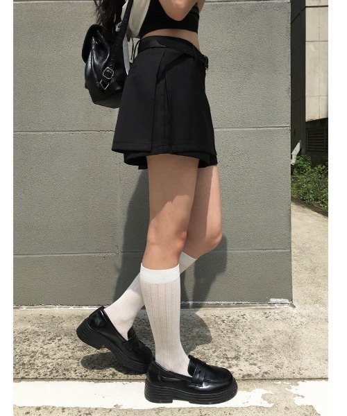 anyonemore(エニワンモア)の「ローライズサイドスリットラップ風ミニスカートパンツ(その他パンツ・レディース・ブラック/チャコール・SMALL/MEDIUM)」の9枚目の写真