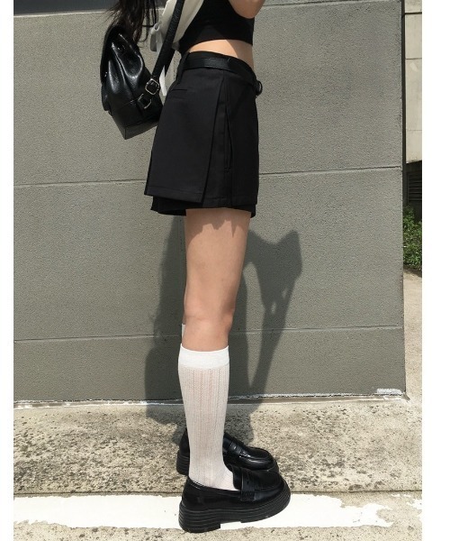 anyonemore(エニワンモア)の「ローライズサイドスリットラップ風ミニスカートパンツ(その他パンツ・レディース・ブラック/チャコール・SMALL/MEDIUM)」の10枚目の写真