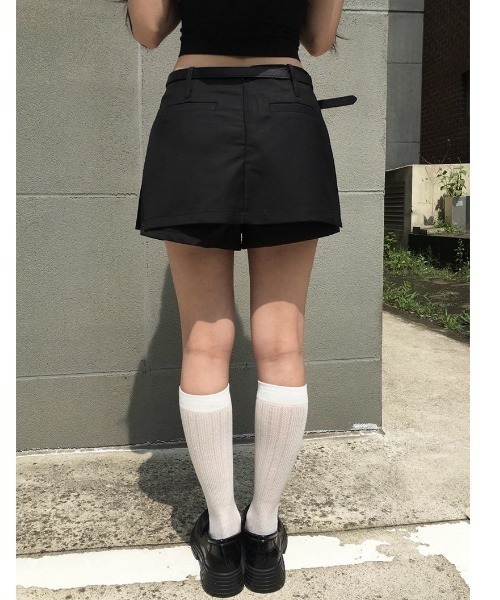 anyonemore(エニワンモア)の「ローライズサイドスリットラップ風ミニスカートパンツ(その他パンツ・レディース・ブラック/チャコール・SMALL/MEDIUM)」の8枚目の写真