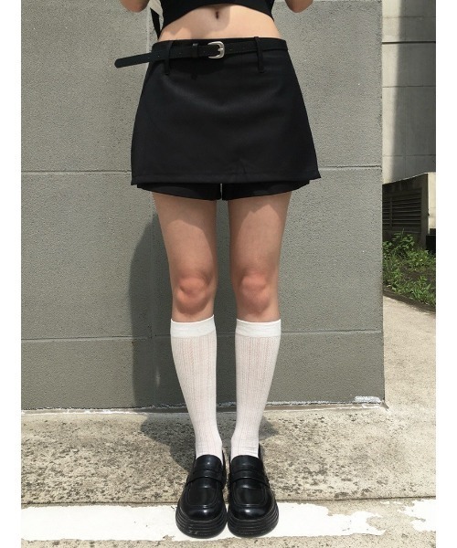 anyonemore(エニワンモア)の「ローライズサイドスリットラップ風ミニスカートパンツ(その他パンツ・レディース・ブラック/チャコール・SMALL/MEDIUM)」の7枚目の写真