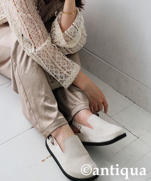 antiqua（アンティカ）の「スエード調サボサンダル（サンダル・レディース・ブラック/ホワイト系その他・23/25/24）」の6枚目の写真