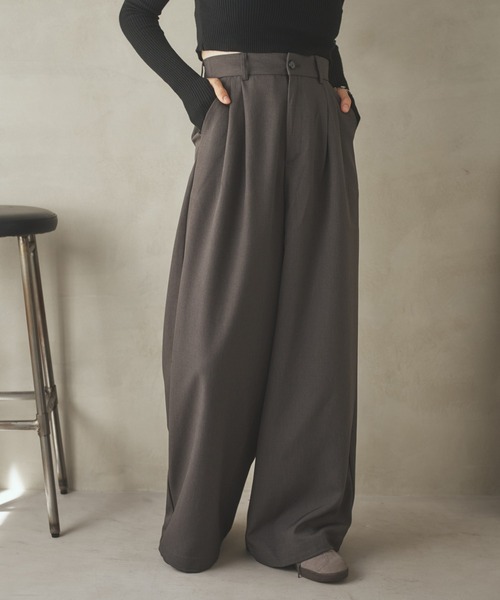 LAULEN(ローレン)の「double tuck wide pants /ダブルタックハイウエストワイドパンツ(その他パンツ・レディース・グレー/ブラック・S/M)」の2枚目の写真