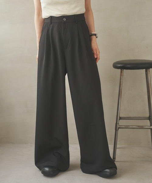 LAULEN(ローレン)の「double tuck wide pants /ダブルタックハイウエストワイドパンツ(その他パンツ・レディース・グレー/ブラック・S/M)」の1枚目の写真