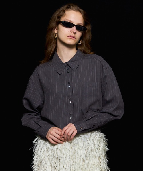 MAISON SPECIAL(メゾンスペシャル)の「Tuck Stripe Short Shirt/タックストライプショートシャツ(シャツ/ブラウス・レディース・ネイビー/グレー/ホワイト・FREE)」の3枚目の写真