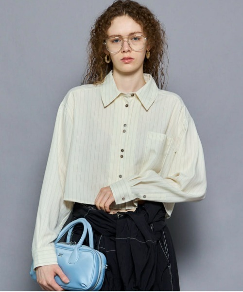 MAISON SPECIAL(メゾンスペシャル)の「Tuck Stripe Short Shirt/タックストライプショートシャツ(シャツ/ブラウス・レディース・ネイビー/グレー/ホワイト・FREE)」の2枚目の写真