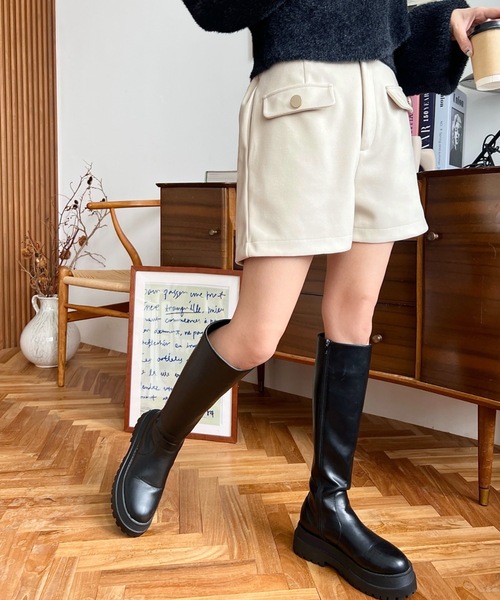 moment+(モーメントプラス)の「微起毛ウールライク金ボタンフラップショートパンツ(その他パンツ・レディース・ブラウン/アイボリー/チャコールグレー/ブラック・M)」の6枚目の写真