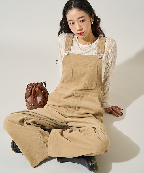FREAK'S STORE（フリークスストア）の「カントリーフラワー コーデュロイオーバーオール＜セットアップ対応＞/小花柄（サロペット/オーバーオール・レディース・ナチュラル/ブラック/キャメル/チャコール/ベージュ・ﾌﾘ-）」の4枚目の写真