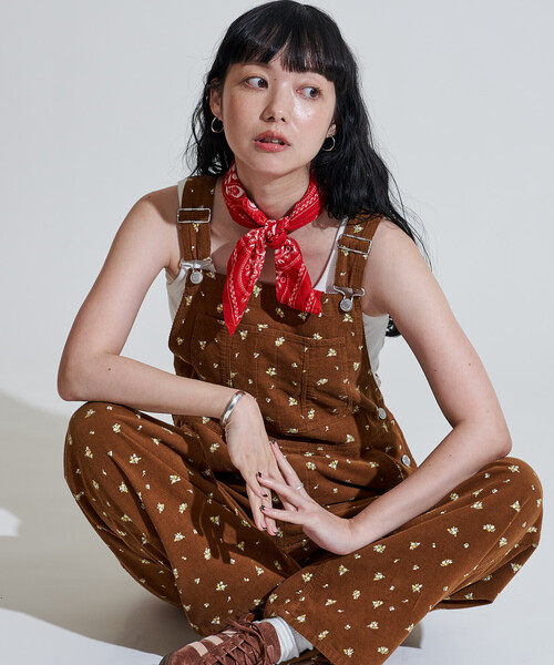 FREAK'S STORE（フリークスストア）の「カントリーフラワー コーデュロイオーバーオール＜セットアップ対応＞/小花柄（サロペット/オーバーオール・レディース・ナチュラル/ブラック/キャメル/チャコール/ベージュ・ﾌﾘ-）」の17枚目の写真
