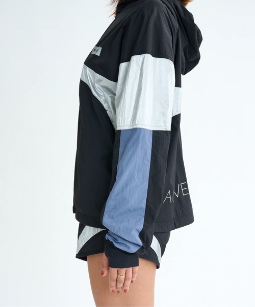 ROXY(ロキシー)の「ALL TIME ACTIVE JACK/ロキシードローコード付き撥水加工ナイロンジップアップジャケット・ブルゾン(ブルゾン・レディース・ブラック/ブルー・SMALL/LARGE/MEDIUM)」の12枚目の写真