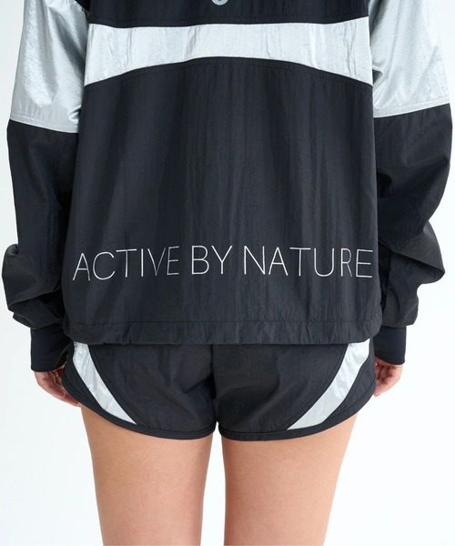 ROXY(ロキシー)の「ALL TIME ACTIVE JACK/ロキシードローコード付き撥水加工ナイロンジップアップジャケット・ブルゾン(ブルゾン・レディース・ブラック/ブルー・SMALL/LARGE/MEDIUM)」の8枚目の写真
