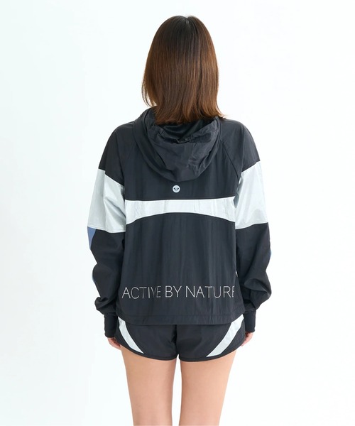 ROXY(ロキシー)の「ALL TIME ACTIVE JACK/ロキシードローコード付き撥水加工ナイロンジップアップジャケット・ブルゾン(ブルゾン・レディース・ブラック/ブルー・SMALL/LARGE/MEDIUM)」の18枚目の写真