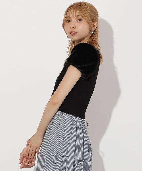 AND COUTURE（アンドクチュール）の「ファー付きビジューボタンプルオーバー（ニット/セーター・レディース・ブラック/グレー/ブルー/ベージュ・FREE）」の5枚目の写真