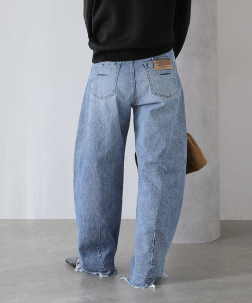 La TOTALITE（ラトータリテ）の「【洗える】YANUK/ヤヌーク LAURA Curve Taperd（デニムパンツ・レディース・サックスブルー・25/24/23/26）」の5枚目の写真