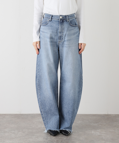 La TOTALITE（ラトータリテ）の「【洗える】YANUK/ヤヌーク LAURA Curve Taperd（デニムパンツ・レディース・サックスブルー・25/24/23/26）」の7枚目の写真