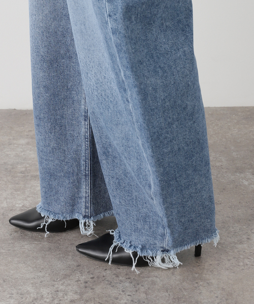 La TOTALITE（ラトータリテ）の「【洗える】YANUK/ヤヌーク LAURA Curve Taperd（デニムパンツ・レディース・サックスブルー・25/24/23/26）」の14枚目の写真