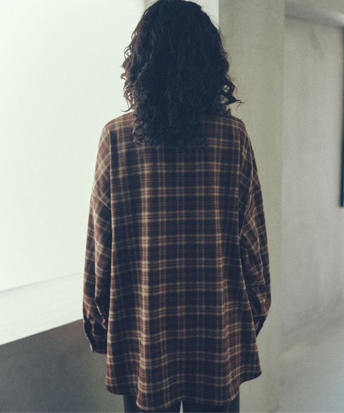 YOOU(ユー)の「チェックオーバーシャツ/チェック柄デザイン × オーバーサイズシルエット(Tシャツ/カットソー・レディース・ブラウン/ブラック・FREE)」の9枚目の写真
