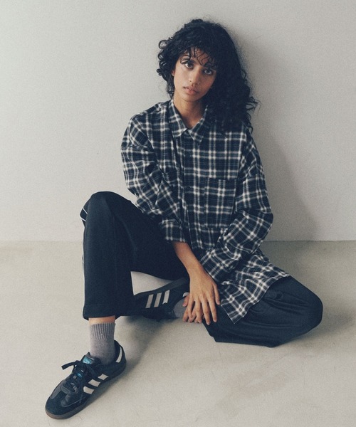 YOOU(ユー)の「チェックオーバーシャツ/チェック柄デザイン × オーバーサイズシルエット(Tシャツ/カットソー・レディース・ブラウン/ブラック・FREE)」の19枚目の写真