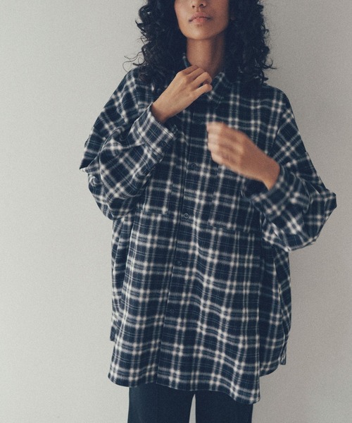 YOOU(ユー)の「チェックオーバーシャツ/チェック柄デザイン × オーバーサイズシルエット(Tシャツ/カットソー・レディース・ブラウン/ブラック・FREE)」の6枚目の写真