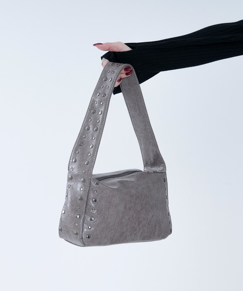 Ellno Loset(エルノロゼット)の「2WAYショルダースタッズバッグ(ショルダーバッグ・メンズ・ブラック/グレー/ブラウン・FREE)」の1枚目の写真